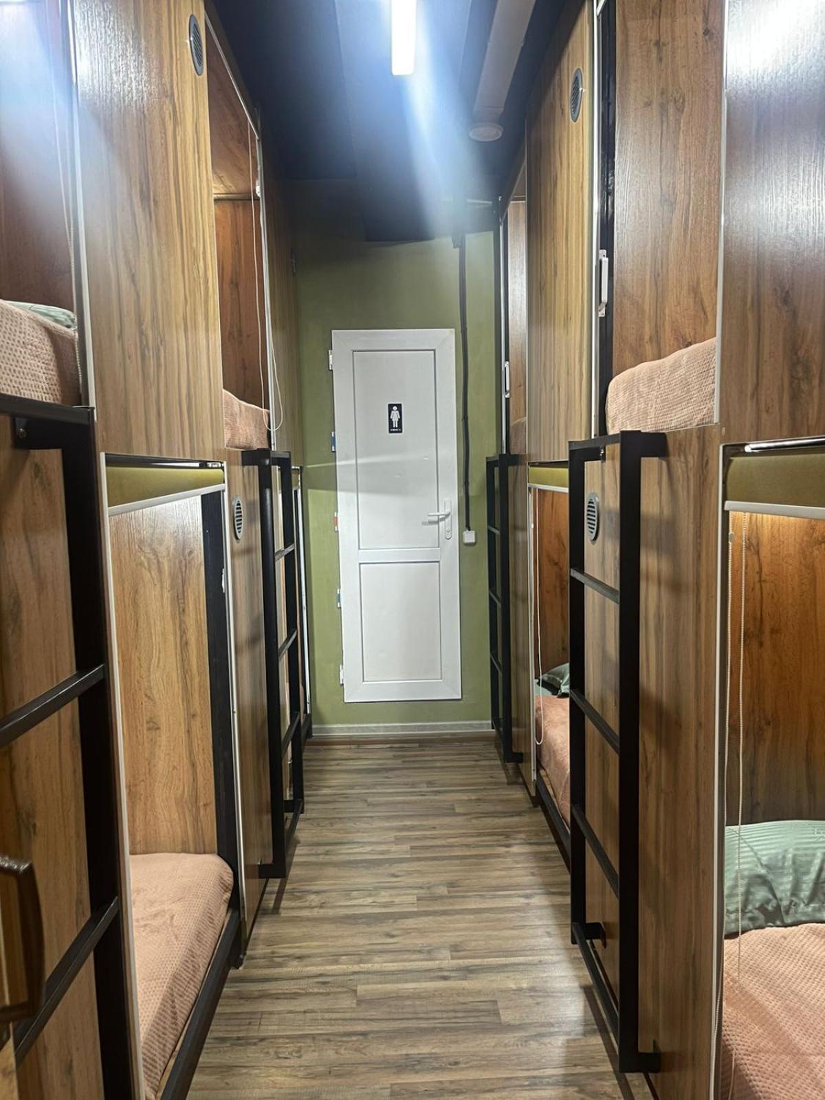 Hostel Kochevnik Capsule Hotel Almaty Eksteriør billede